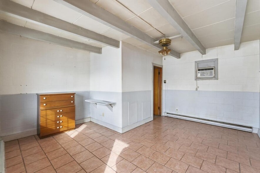 1712 Ashmun St, Sault Sainte Marie, MI for sale - Building Photo - Image 3 of 15