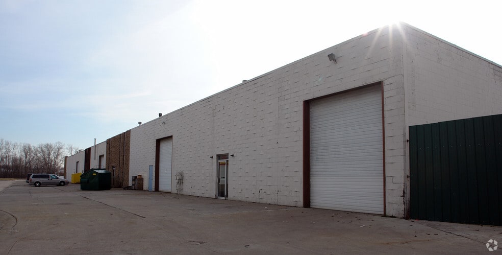 34335-34341 Groesbeck Hwy, Clinton Township, MI for sale - Building Photo - Image 2 of 2