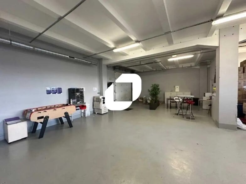 Flex in Bezons for lease - Building Photo - Image 1 of 10