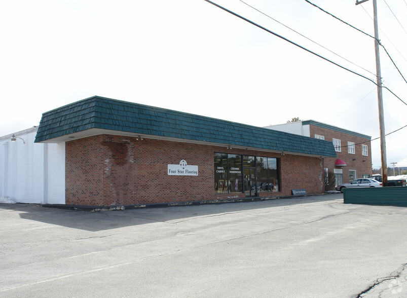 102 Quaker Rd, Queensbury, NY for lease - Building Photo - Image 1 of 2