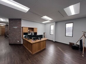 721-723 Memorial Hwy, Bismarck, ND à louer Photo intérieure- Image 2 de 16