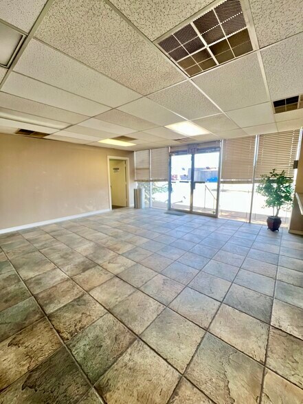 201 N Ann Arbor Ave, Oklahoma City, OK à louer - Photo du bâtiment - Image 3 de 13