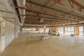 6400 4th St N, Saint Petersburg, FL for sale Interior Photo- Image 2 of 2
