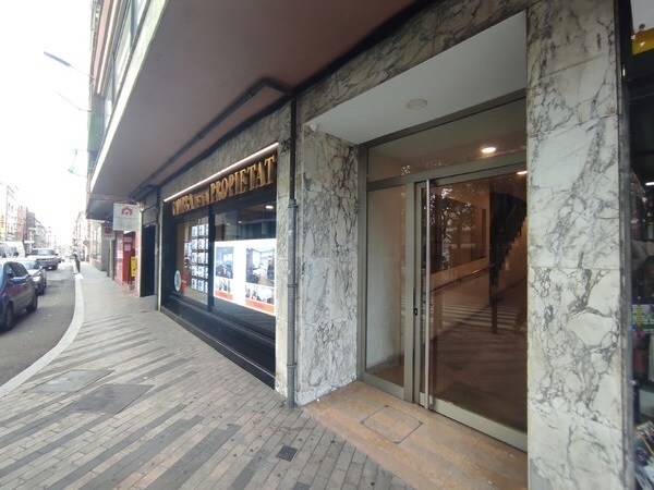 Retail in Terrassa, Barcelona for lease Primary Photo- Image 1 of 2