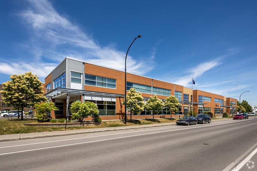 4801-4807 St Molson, Montréal, QC à louer - Photo du bâtiment - Image 3 de 10