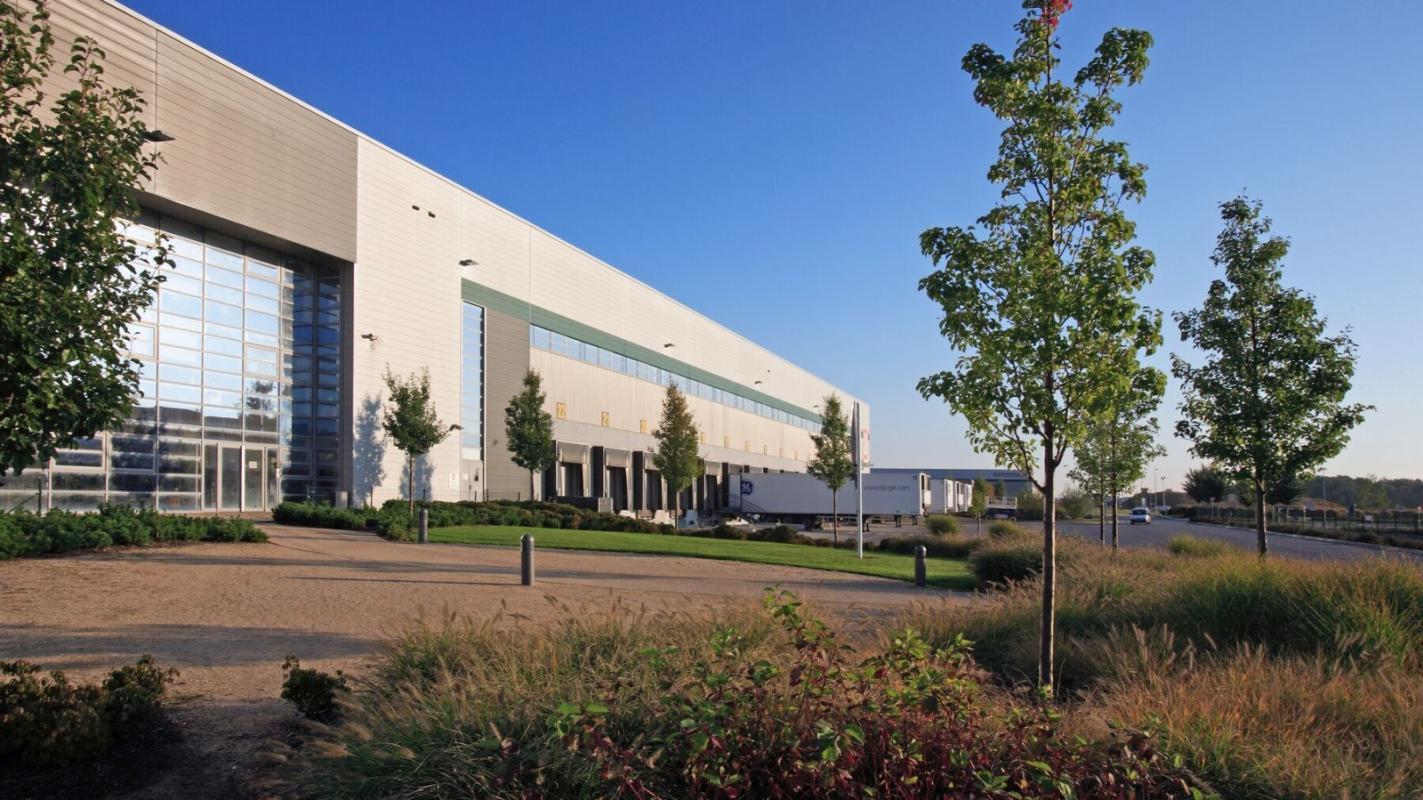 Industrial in Moissy-Cramayel for lease Building Photo- Image 1 of 12