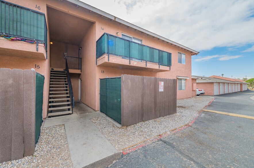 16518 Avalon Ave, Victorville, CA à vendre - Photo du bâtiment - Image 3 de 24