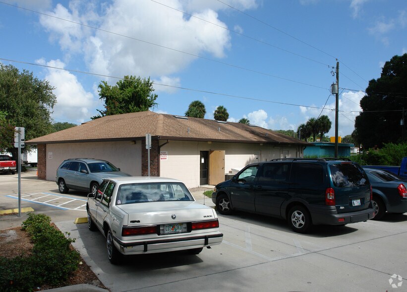 2209 S French Ave, Sanford, FL à louer - Photo du bâtiment - Image 2 de 12