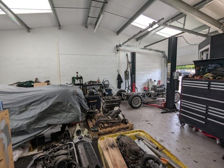 Unit 19, Hurstfold Industrial Estate, Fernhurst, Fernhurst à louer - Photo du bâtiment - Image 2 de 4