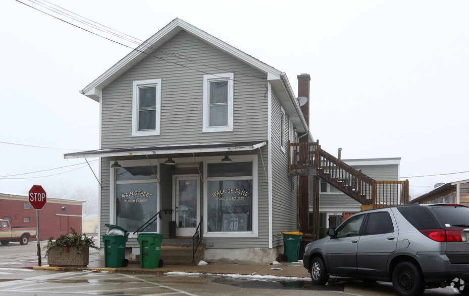 Maple Park Portfolio portfolio of 3 properties for sale on LoopNet.ca - Primary Photo - Image 2 of 3