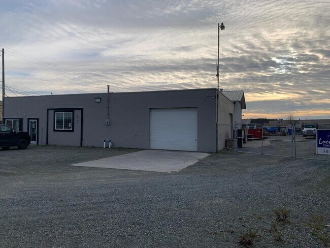 Plus de détails pour 30746 S Fraser Way, Abbotsford, BC - Terrain à louer