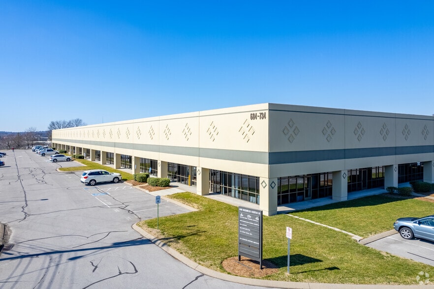 688-712 Melrose Ave, Nashville, TN for lease - Primary Photo - Image 1 of 9