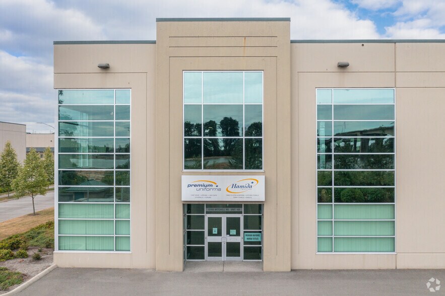 13180 Mitchell Rd, Richmond, BC à louer - Photo du bâtiment - Image 2 de 6