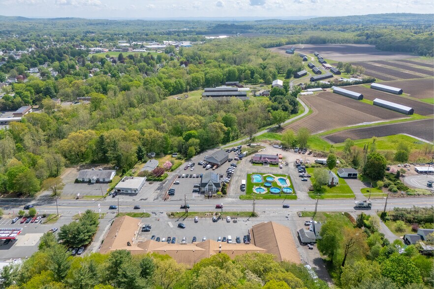 69 Southwick Rd, Westfield, MA à louer - Photo du bâtiment - Image 3 de 3