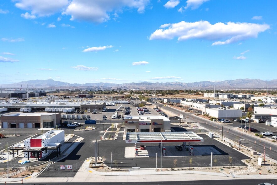 6435 S Decatur Blvd, Las Vegas, NV à louer - Photo du bâtiment - Image 3 de 8