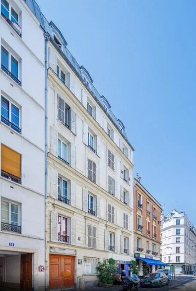 Office/Retail in Paris for lease - Building Photo - Image 1 of 2