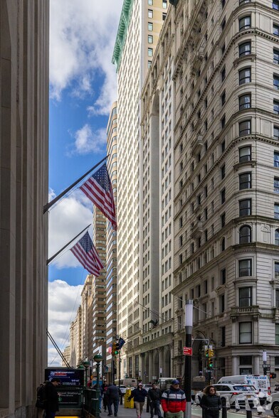 65 Broadway, New York, NY à louer - Photo du bâtiment - Image 3 de 6