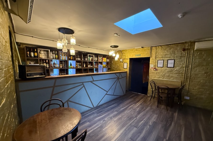 3-7 Middle St, Croydon for lease - Interior Photo - Image 2 of 10