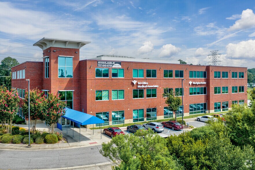 1040 University Blvd, Portsmouth, VA à louer - Photo du bâtiment - Image 2 de 25