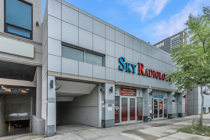 Northern Boulevard Bayside portefeuille de 3 propriétés à vendre sur LoopNet.ca - Photo du bâtiment - Image 2 de 34