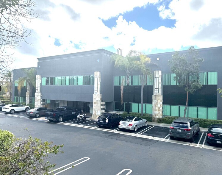 440 S Melrose Dr, Vista, CA à louer - Photo du bâtiment - Image 1 de 10