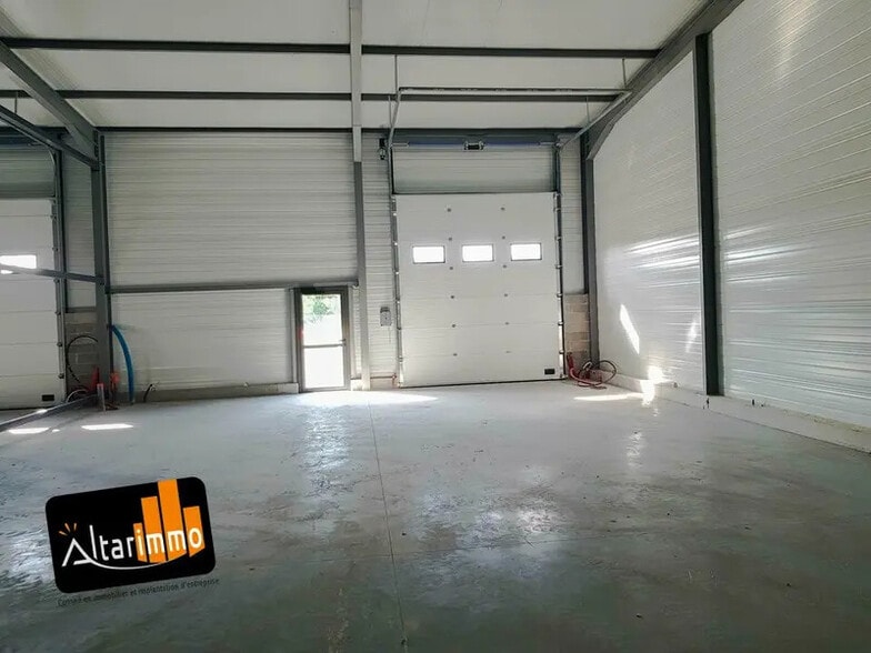 Flex in Vernouillet for lease - Interior Photo - Image 3 of 4