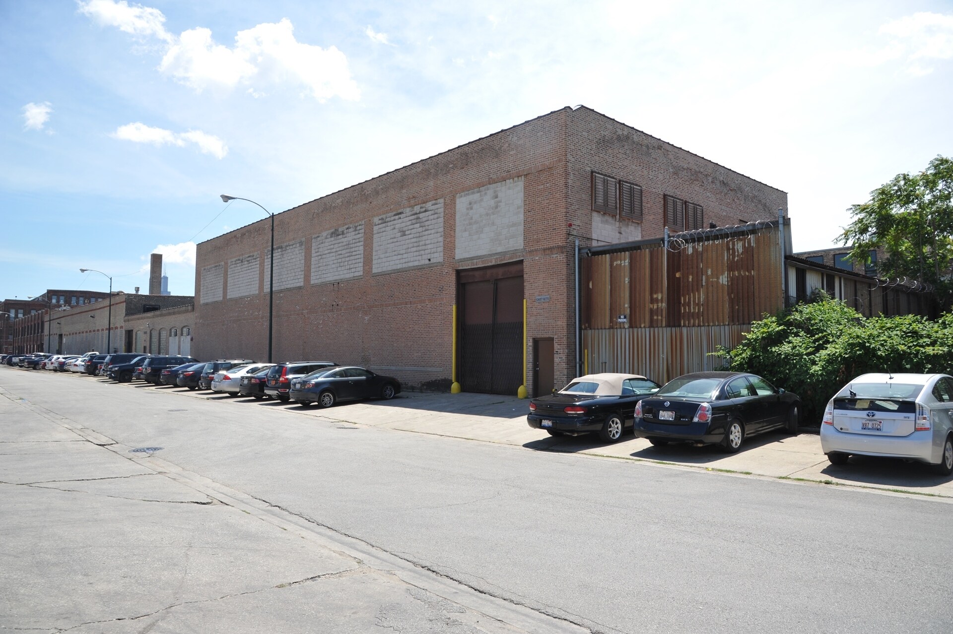 2135 W Carroll Ave, Chicago, IL for lease Primary Photo- Image 1 of 8