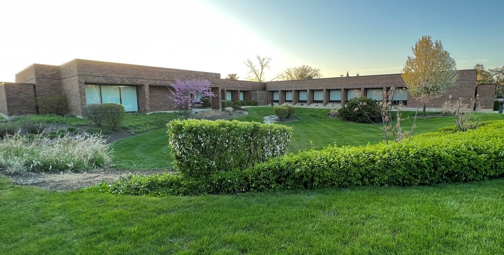 6910 S Madison St, Willowbrook, IL à louer - Photo du bâtiment - Image 1 de 7