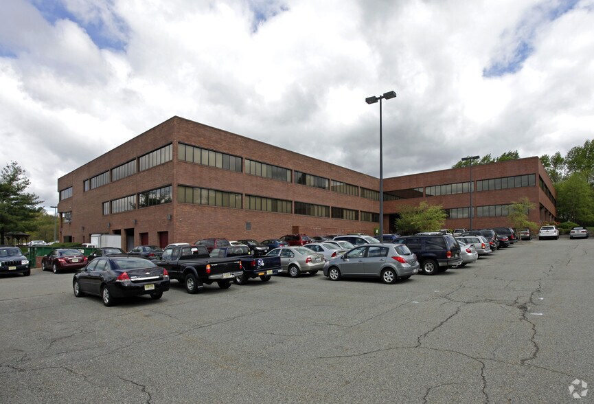 960 MacArthur Blvd, Mahwah, NJ à louer - Photo du bâtiment - Image 3 de 7