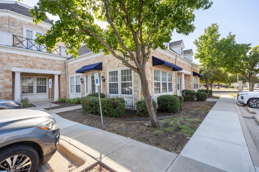 5445 Basswood Blvd, Fort Worth, TX for lease - Building Photo - Image 1 of 9