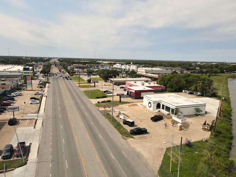 3310 Palmer Hwy, Texas City, TX à louer - Photo du bâtiment - Image 3 de 5