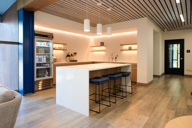 Plus de détails pour 320 Wingo Way, Mount Pleasant, SC - Bureau à louer