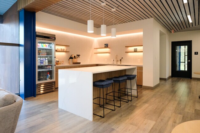 Plus de détails pour 320 Wingo Way, Mount Pleasant, SC - Coworking à louer