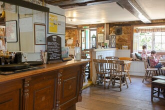 Hulverstone, Brighstone for lease Interior Photo- Image 1 of 5