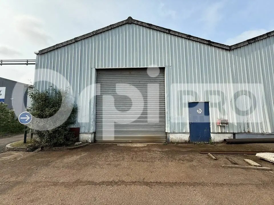 Industrial in Sandouville for lease Building Photo- Image 1 of 9