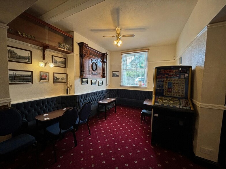 6 -8 Mountain St, Ashton Under Lyne for sale - Building Photo - Image 2 of 17