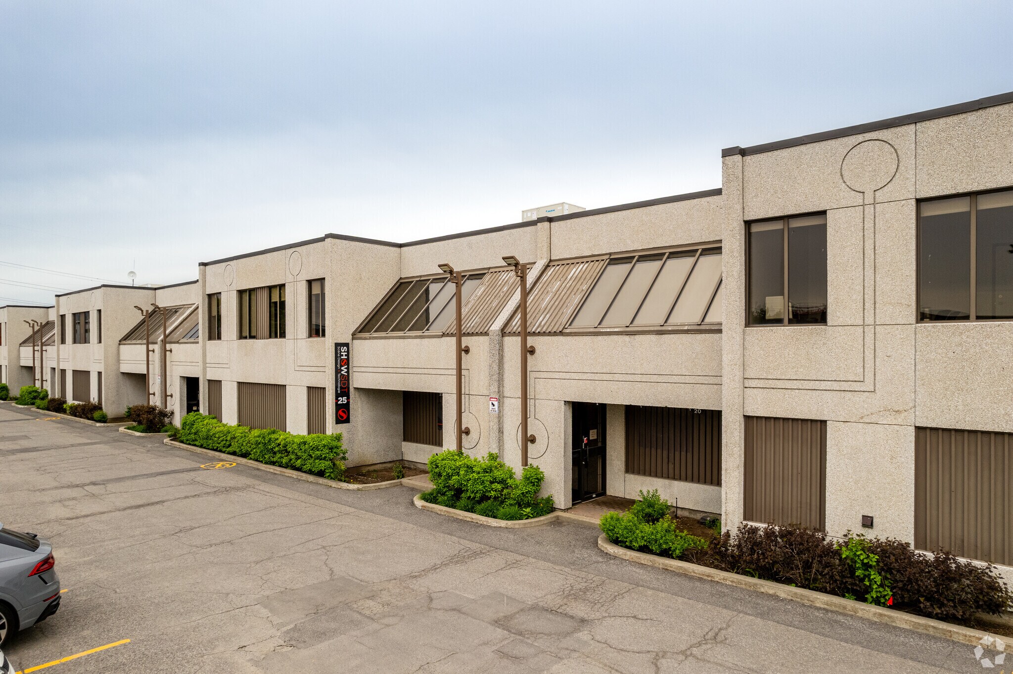 4555 Boul Des Grandes-Prairies, Saint-leonard, QC for sale Building Photo- Image 1 of 1