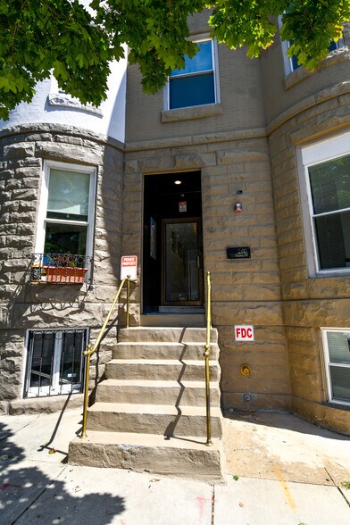 2601 N Charles St, Baltimore, MD à vendre - Photo du bâtiment - Image 2 de 89