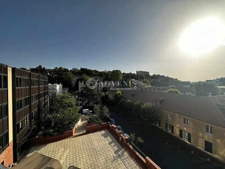 Office in Saint-Germain-en-Laye for lease - Aerial - Image 3 of 12