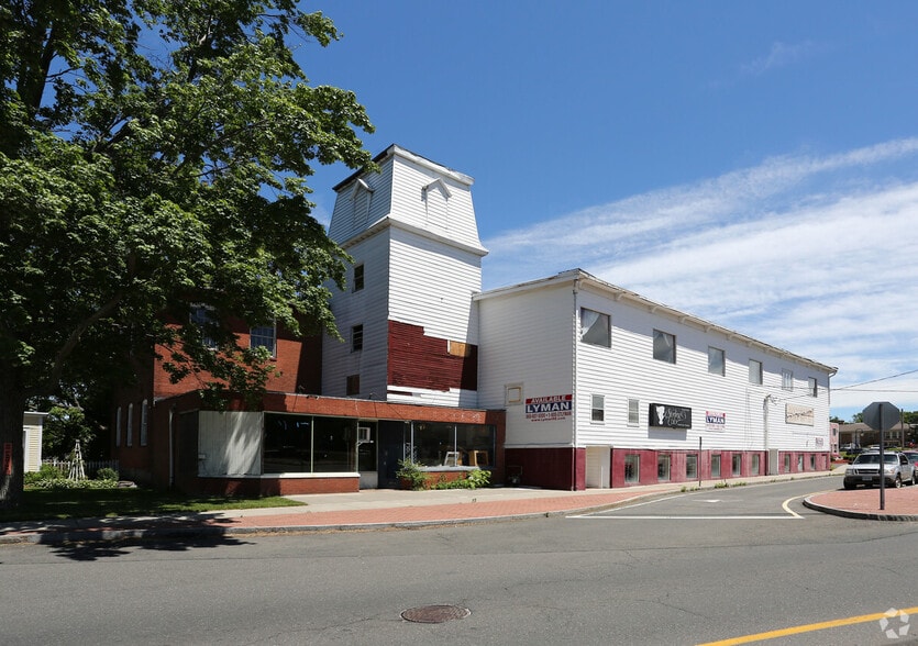 501 E Middle Tpke, Manchester, CT à vendre - Photo du bâtiment - Image 2 de 6