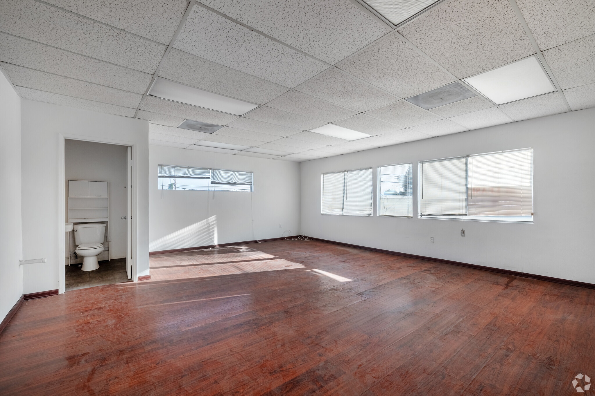 1241 S Fairfax Ave, Los Angeles, CA for lease Interior Photo- Image 1 of 4