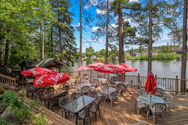 Plus de détails pour 419 N Railroad St, Eagle River, WI - Commerce de détail à vendre