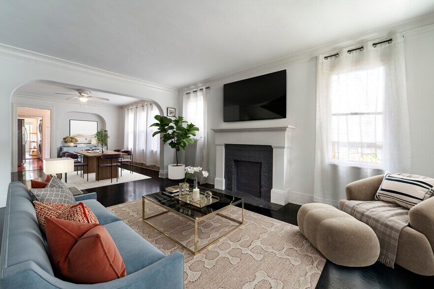 917 S Sycamore Ave, Los Angeles, CA for sale - Building Photo - Image 2 of 26