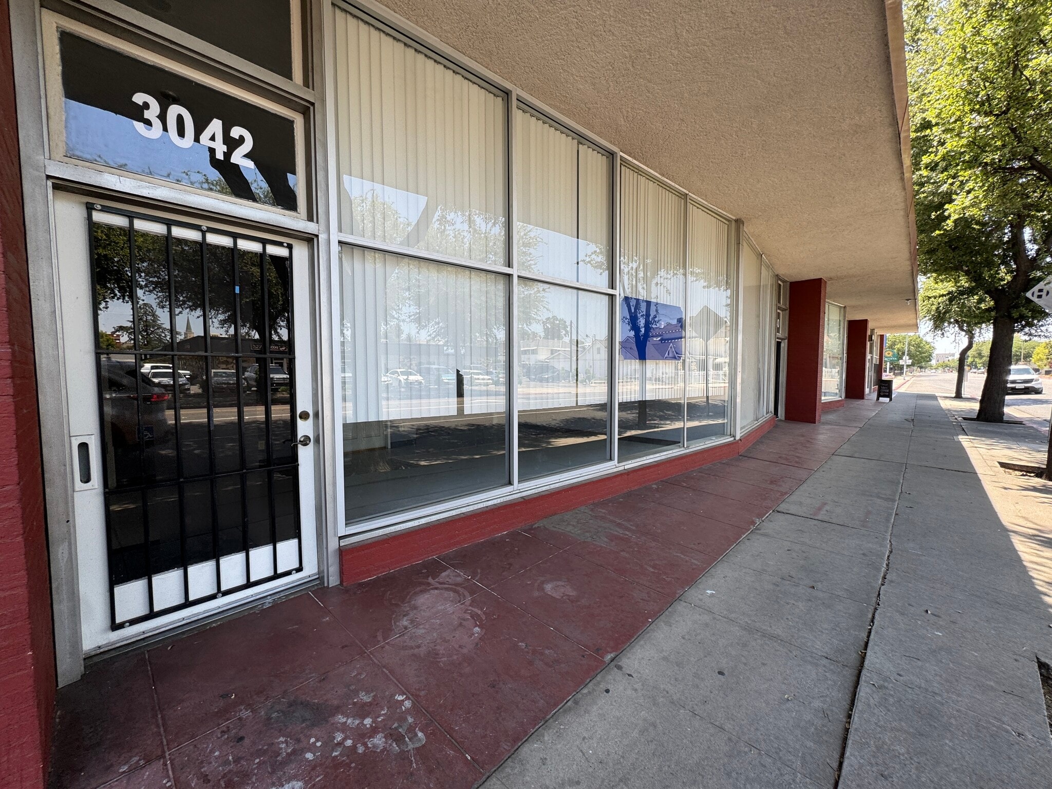 3032-3044 Tulare St, Fresno, CA for lease Interior Photo- Image 1 of 9