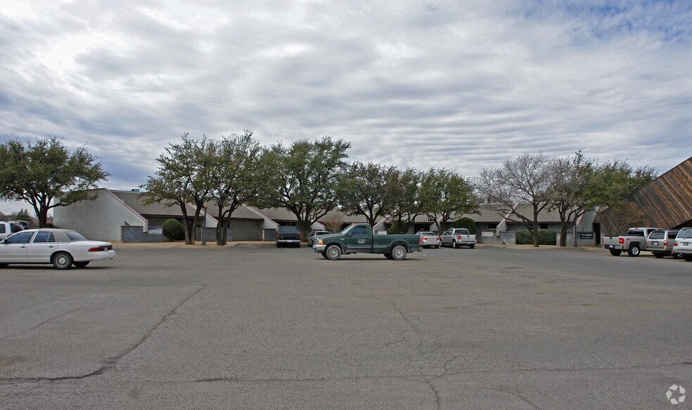 2817 John Ben Shepperd Pky, Odessa, TX for lease - Primary Photo - Image 1 of 2