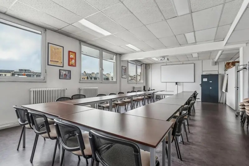 228 Rue Du Faubourg Saint-Martin, Paris for lease Interior Photo- Image 1 of 15