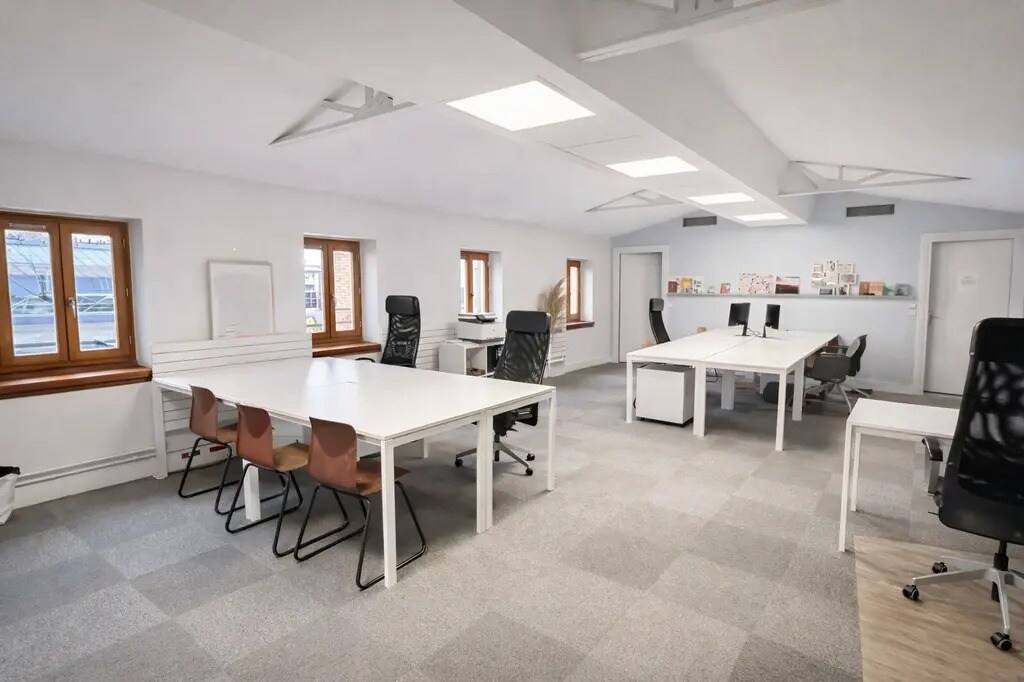 Office in Paris for lease Building Photo- Image 1 of 9