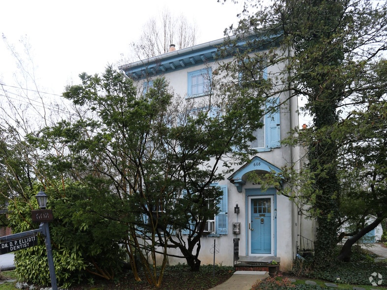 608 Germantown Pike, Lafayette Hill, PA for sale - Primary Photo - Image 1 of 2