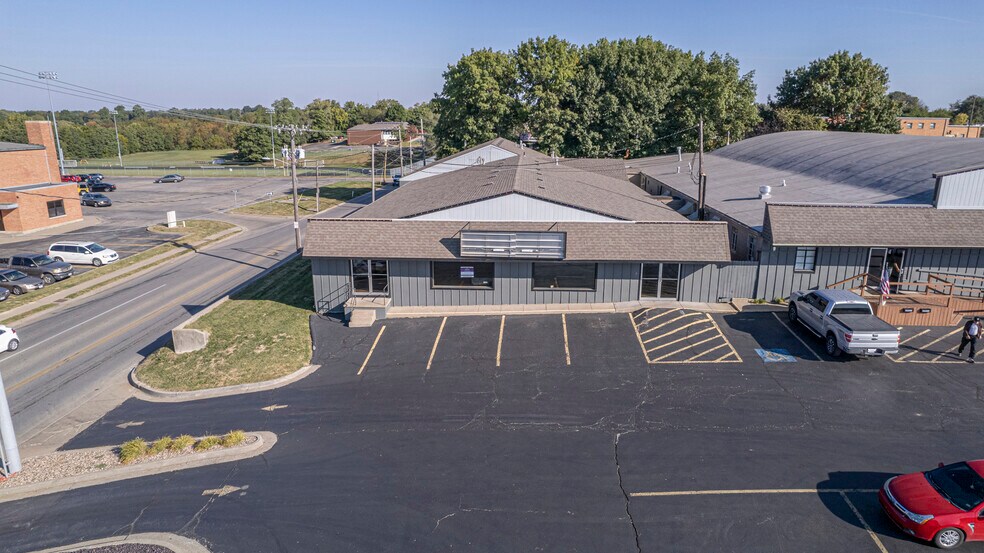 3603 Frederick Ave, Saint Joseph, MO à vendre - Photo du bâtiment - Image 2 de 12