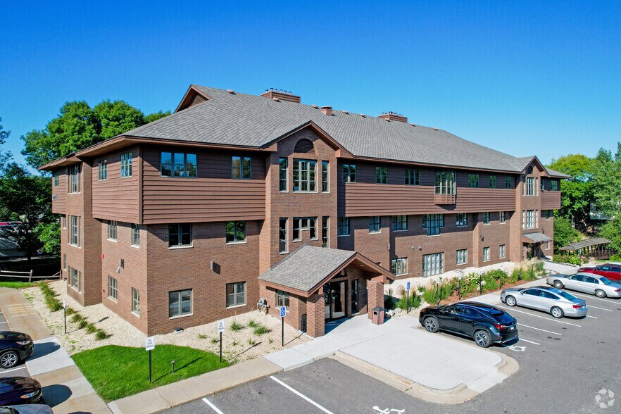 277 Coon Rapids Blvd NW, Coon Rapids, MN à louer - Photo du bâtiment - Image 1 de 11